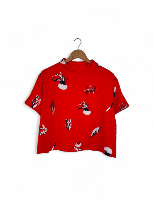 POLERA TORTUGA MEDUSAS ROJO
