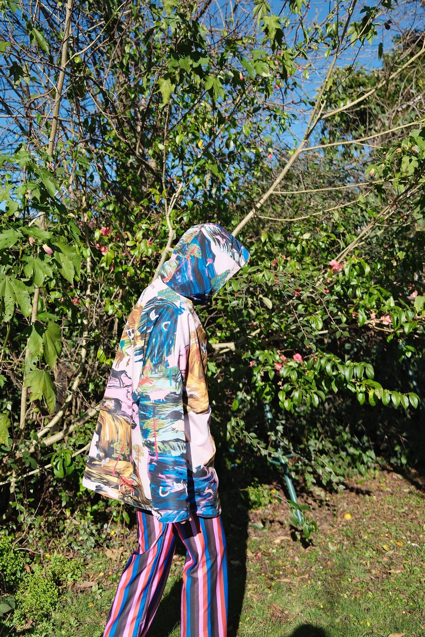 CHAQUETA IMPERMEABLE REVERSIBLE PAISAJE DÍA/RAYAS