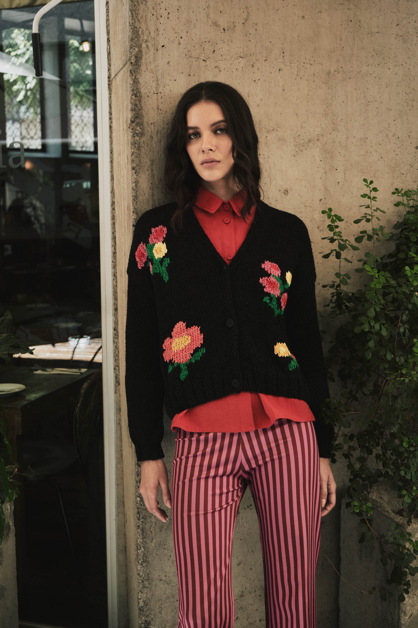 CHALECO FLORAL NEGRO
