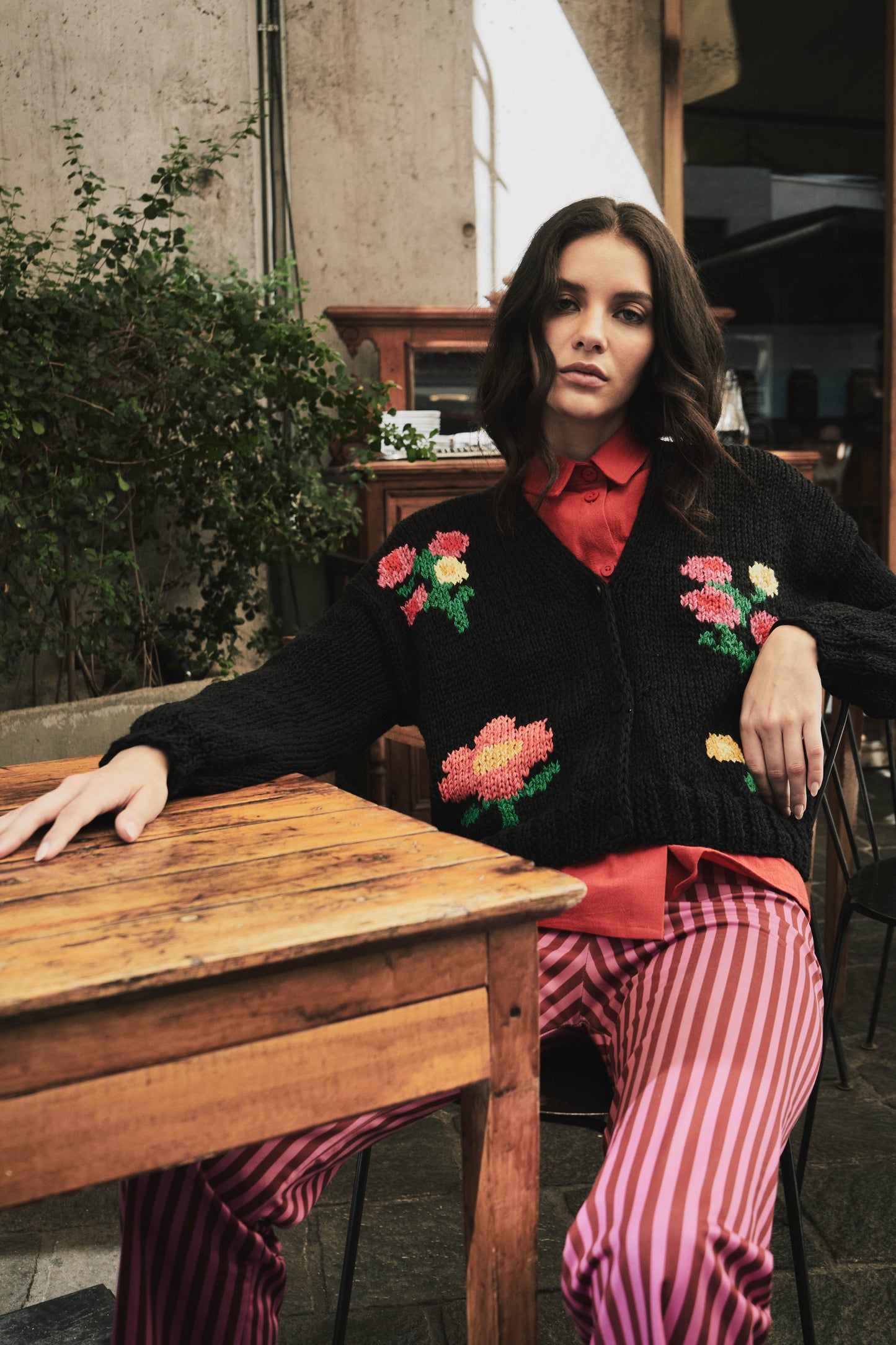 CHALECO FLORAL NEGRO