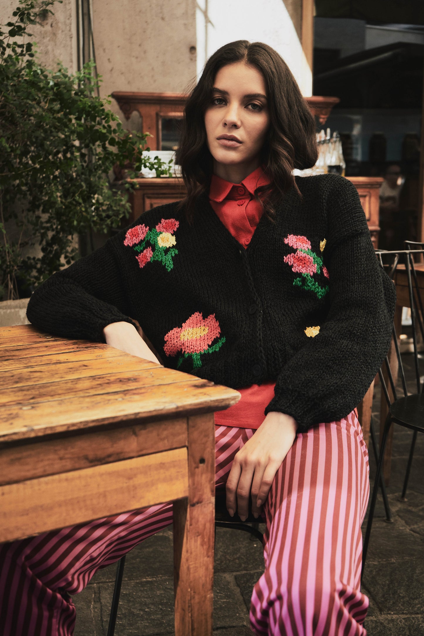 CHALECO FLORAL NEGRO