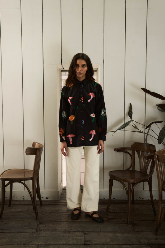 CAMISA GLOBO HONGOS NEGRO