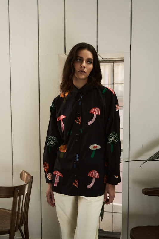 CAMISA GLOBO HONGOS NEGRO