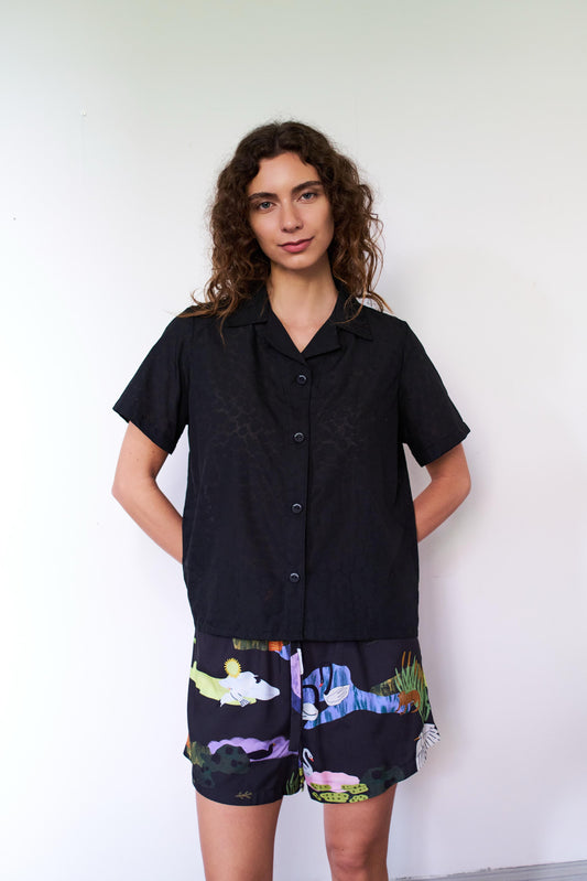 GUAYABERA FLOREADA NEGRO