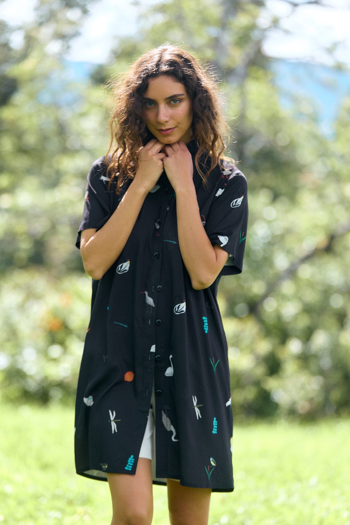 CAMISA BOTONERA LARGA ELEMENTOS CISNES