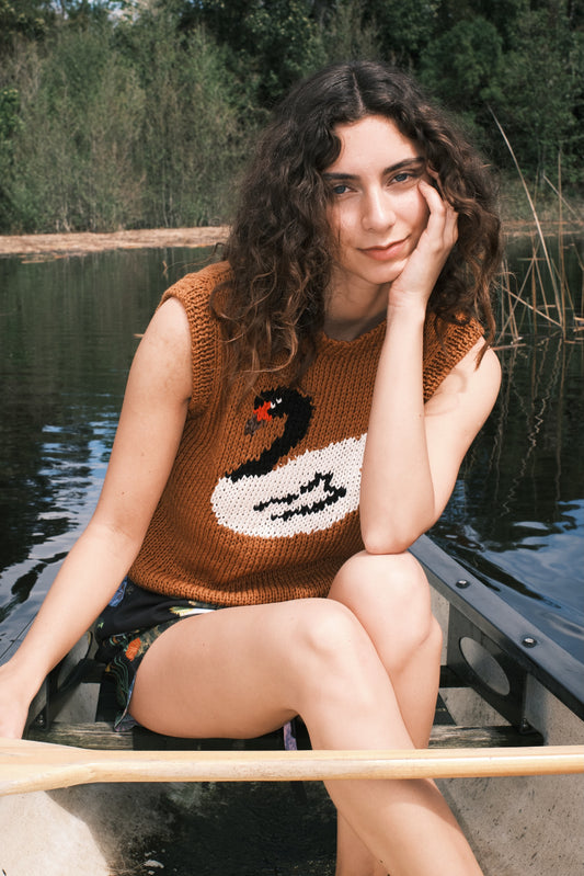 SWEATER SIN MANGAS CISNE
