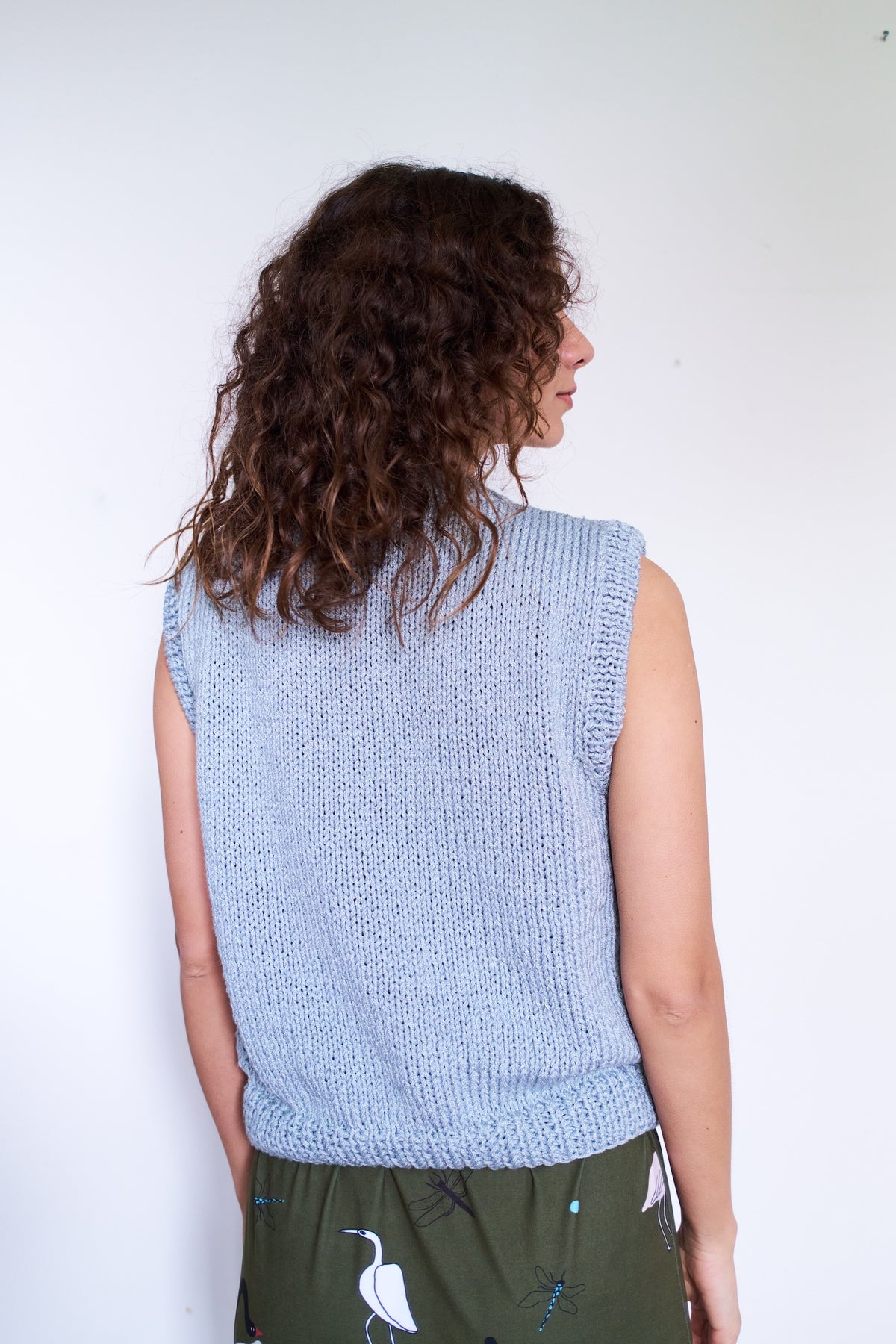SWEATER SIN MANGAS SIETE COLORES