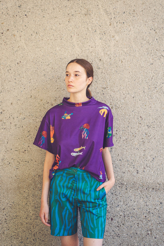 POLERA TORTUGA PECES MORADO OSCURO