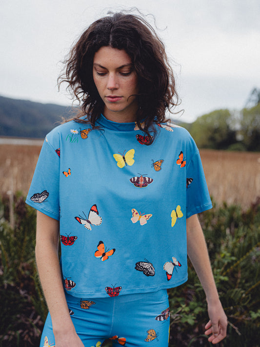 POLERA TORTUGA MARIPOSAS CELESTE