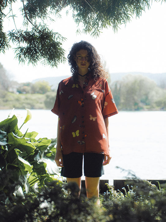 CAMISA GLOBO CUELLO MAO MARIPOSAS MANJAR