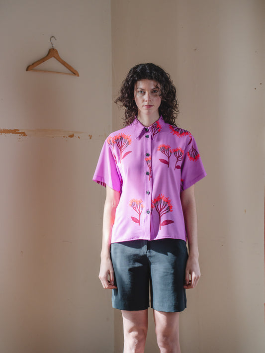 CAMISA BOTONERA CORTA FLORES FUCSIA