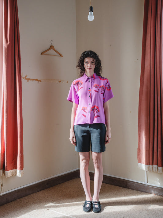CAMISA BOTONERA CORTA FLORES FUCSIA
