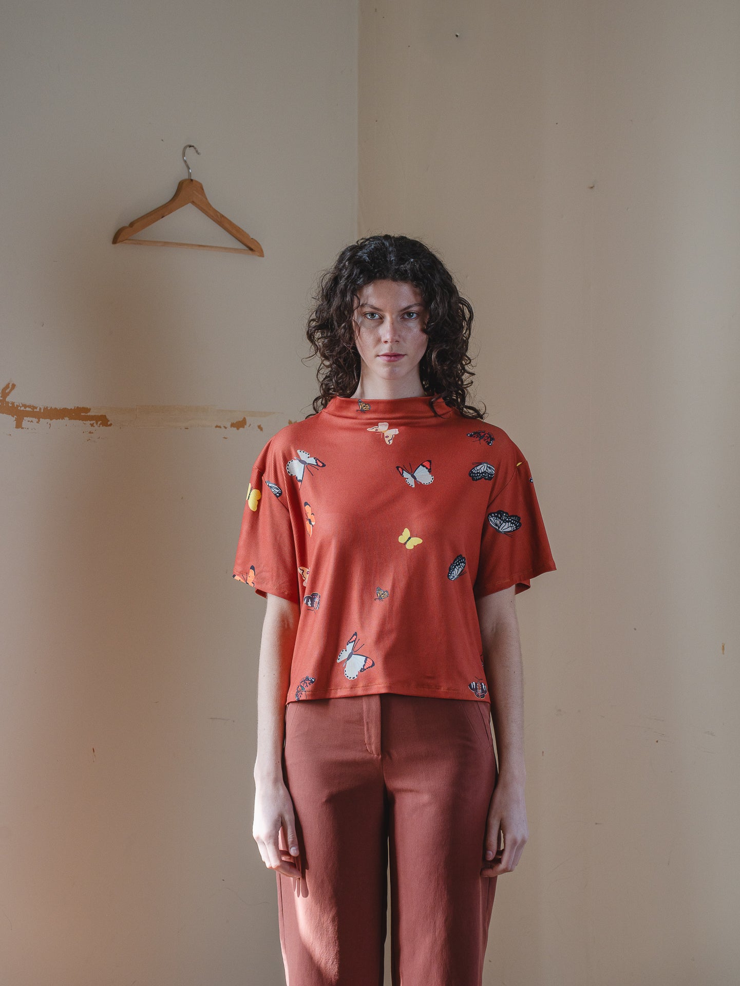 POLERA TORTUGA MARIPOSAS MANJAR