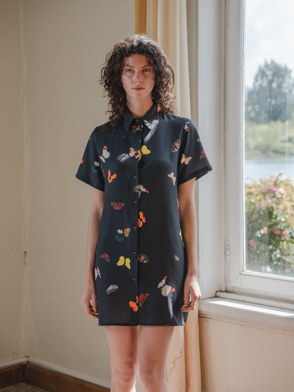 CAMISA BOTONERA LARGA MARIPOSAS NEGRO