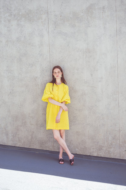 VESTIDO GLOBO AMARILLO TEXTURA