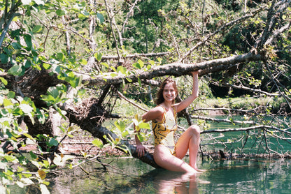 TRAJE DE BAÑO NADADORA MAPA AMARILLO